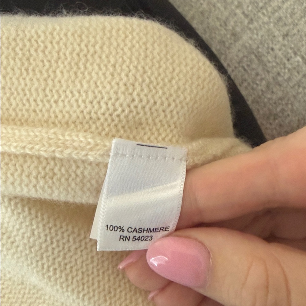 Banana Republic Cashmere Cowl neck Sweater Dress size Small 
100% cashmere - Picture 4 of 4